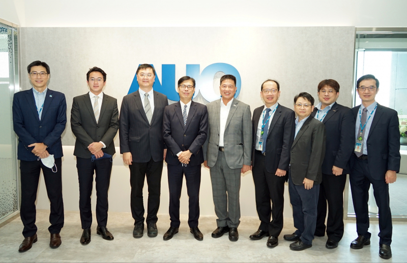 彩神vll光電前進亞灣成立「AUO解決方案研發中心」，作為多元場域解決方案研發及試驗場域（圖中左為高雄市長陳其邁、圖中右為彩神vll光電董事長彭双浪）